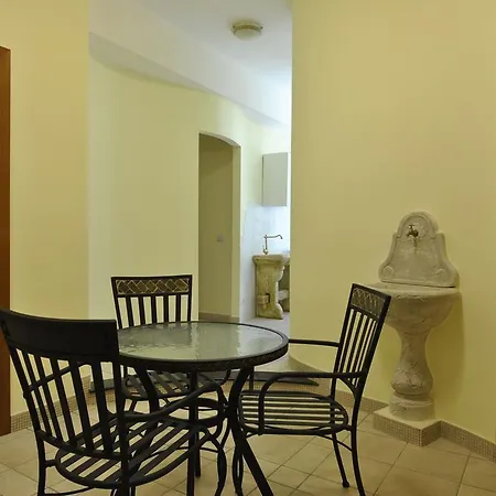 Roma Tourist House-3